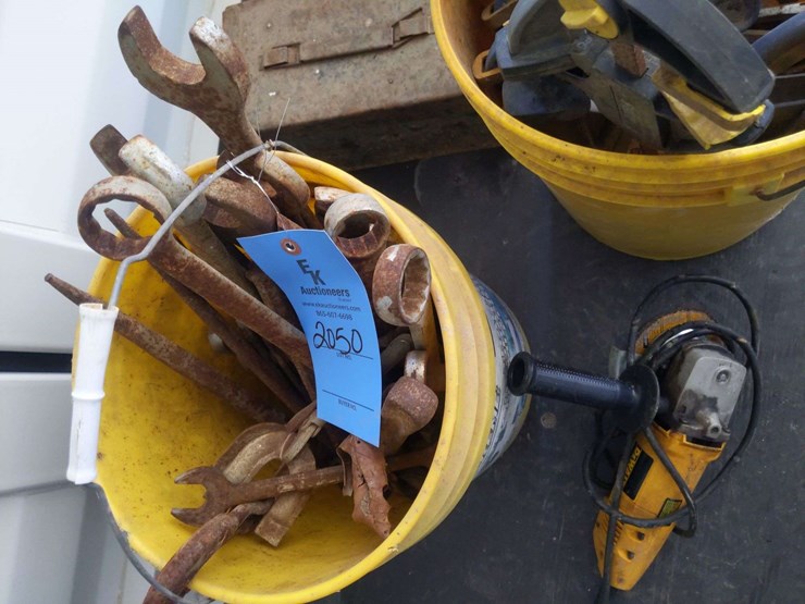 (2)-buckets-of-tools,-dewalt-grinder,-tool-boxes-image-4