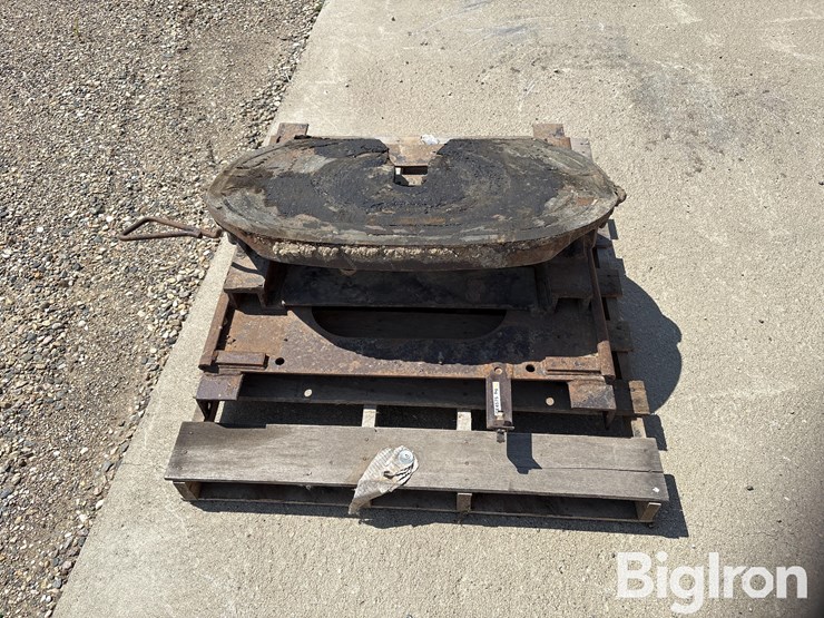 holland-semi-truck-5th-wheel-hitch-image-2