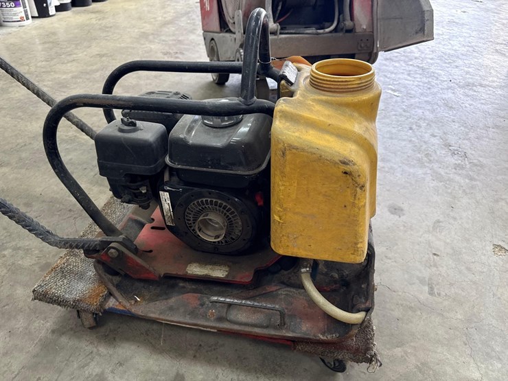 dynapac-lf90-plate-compactor-support-equipment-image-2