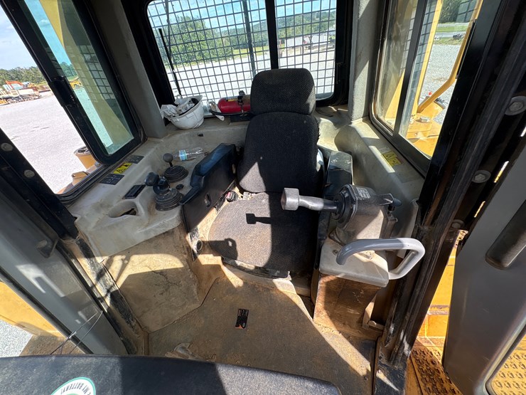 2010-caterpillar-d6t-xl-image-13