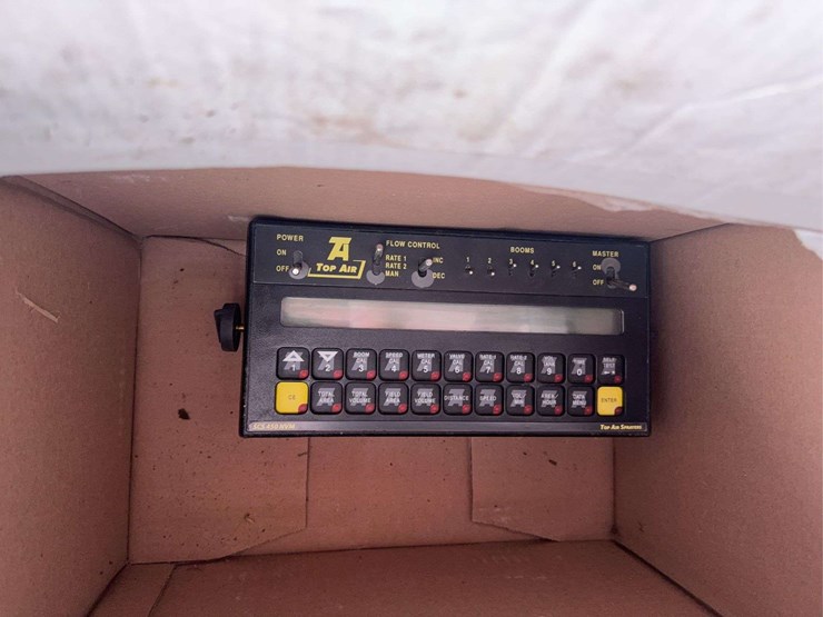 top-air-1200-sprayer,-90ft-boom,-monitor-control-box,-manual,-hydraulic-drive,-1200-gallon-tank,-used-this-spring,-20"-spacing,-320/90r46-tires-image-27