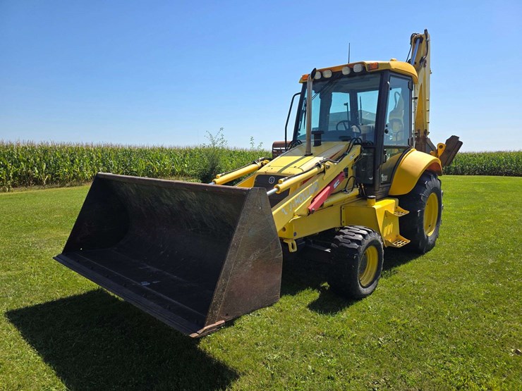 new-holland-lb75-image-2