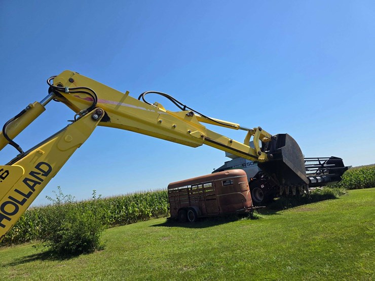 new-holland-lb75-image-59