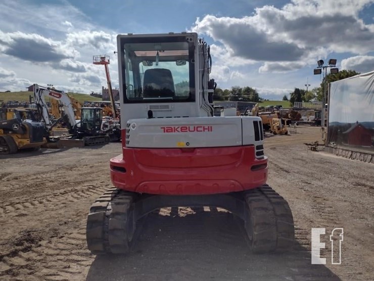 2023-takeuchi-tb280fr-image-4