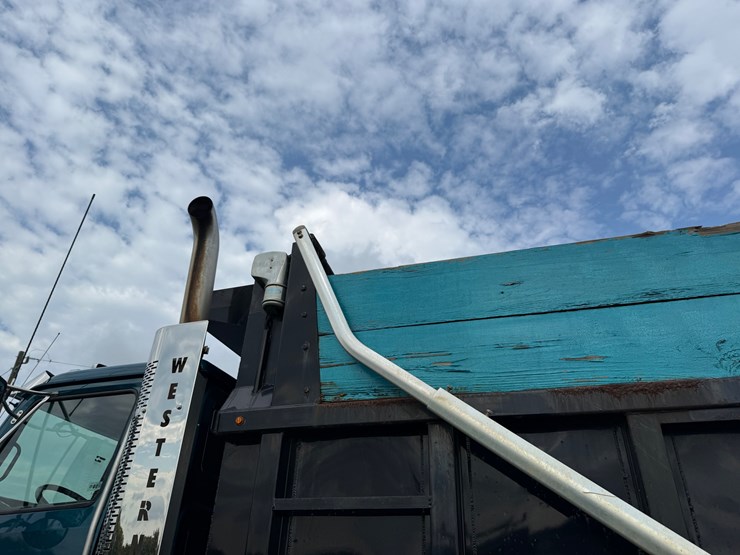 western-star-4900-image-46