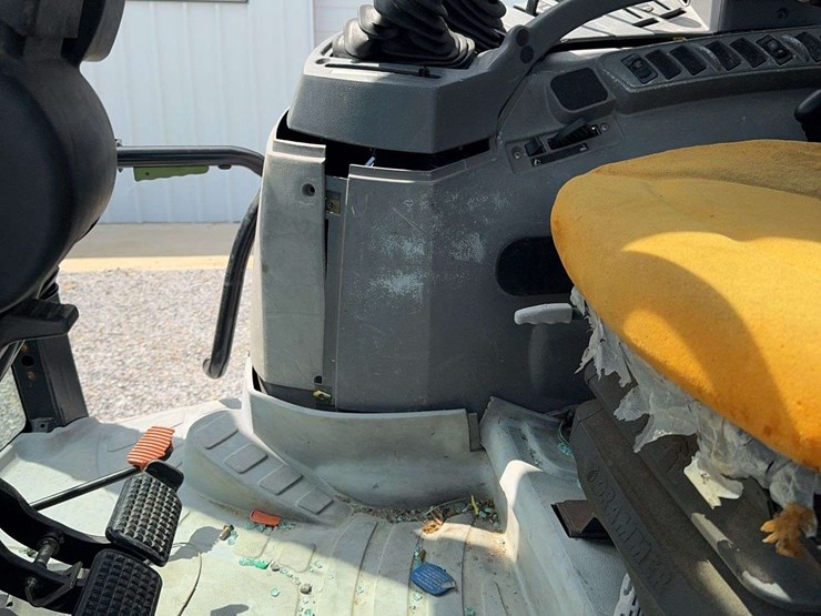 new-holland-t6020-image-23
