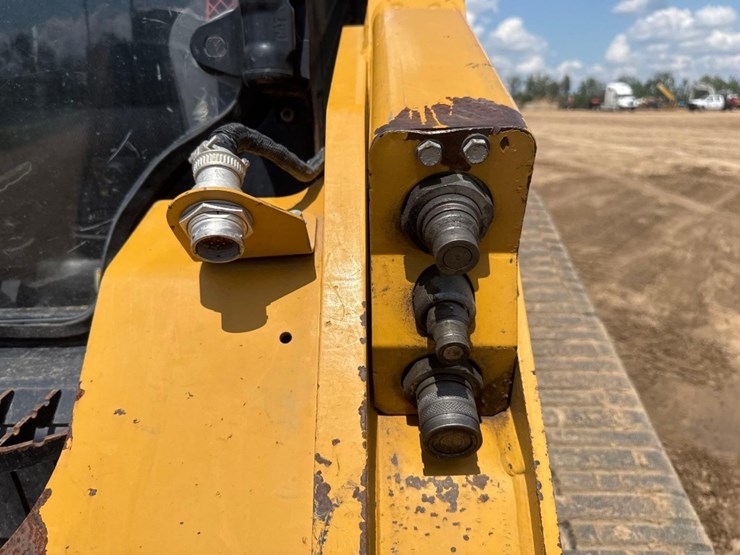 2021-caterpillar-289d3-image-18
