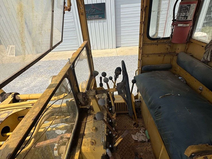 caterpillar-120-image-30