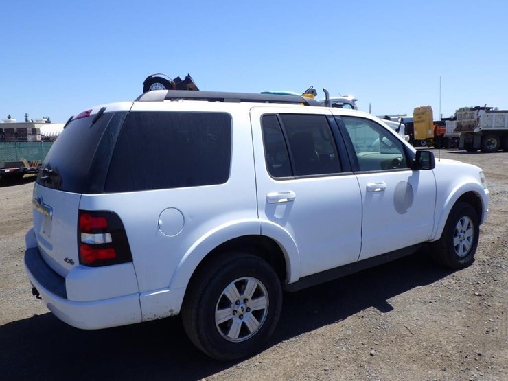 2009-ford-explorer-image-3