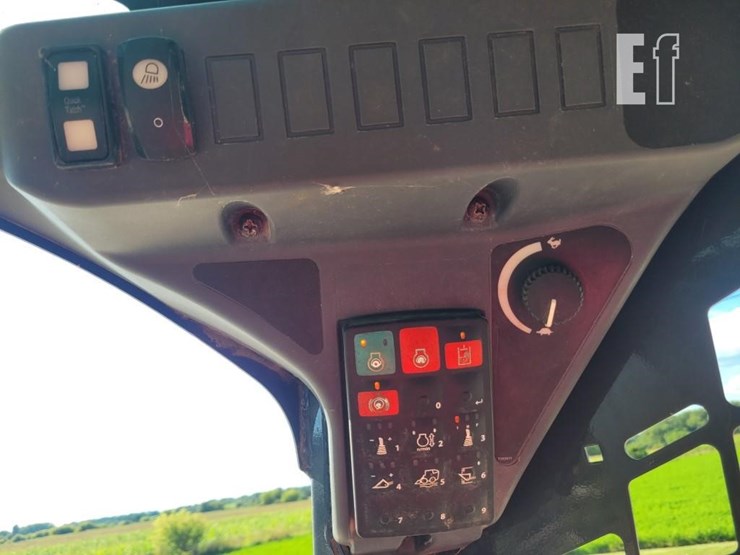 deere-320g-image-17
