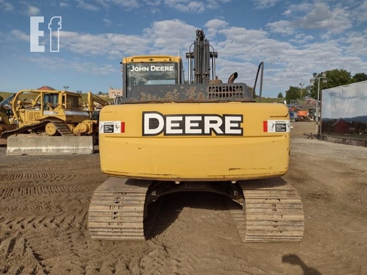 2010-deere-120d-image-4