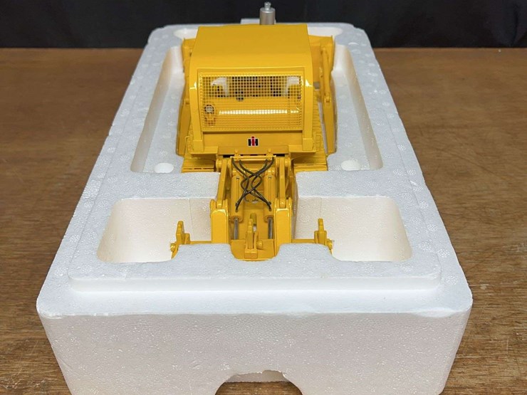 1/25-ih-td-25-crawler-nib-1st-gear-image-3