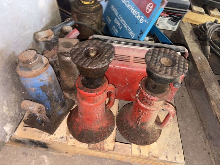 pallet-of:-hyd-bottle-jacks,-screw-jacks,-jig-saw,-solder-gun,-4”-angle-grinder,-air-nailer,-pry-bar-image-1