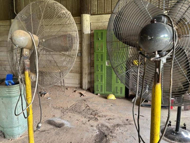 #152-•-industrial-floor-fans-image-7