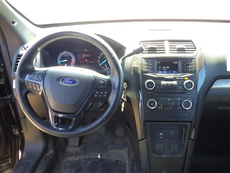 2018-ford-explorer-image-10