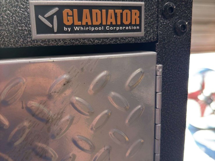 gladiator-2-door-metal-storage-cabinet-image-4