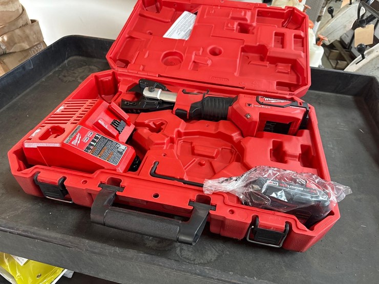 unused-milwaukee-m18-forcelogic-cordless-cable-cutter-with-battery-&-charger-support-equipment-image-2