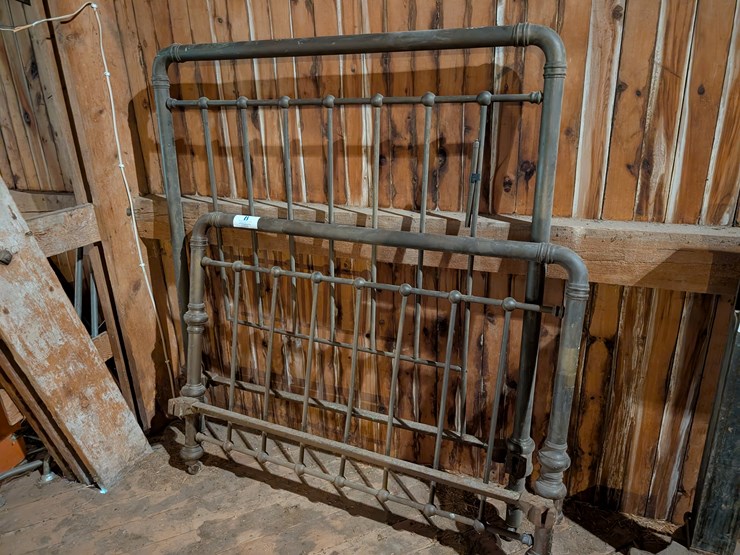 #3038-•-metal-bed-image-1