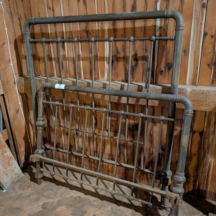 #3038 • Metal Bed