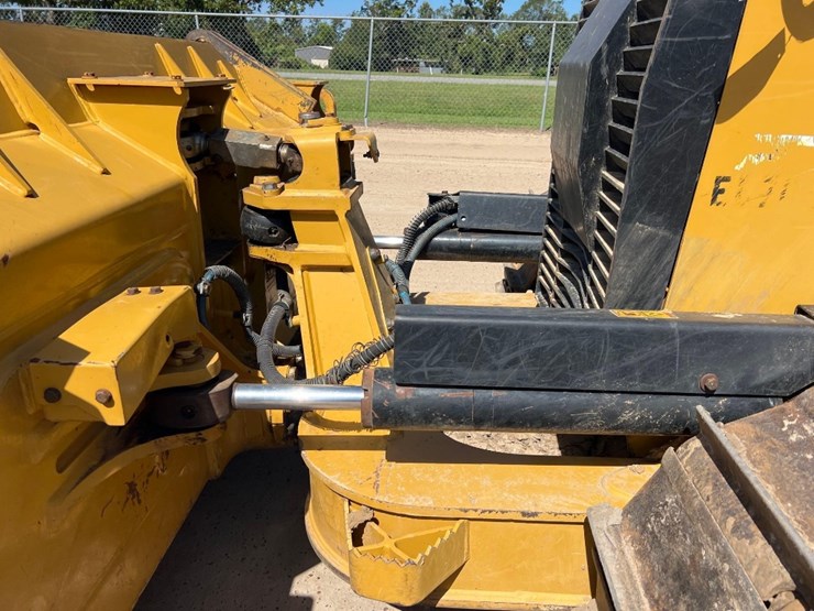 2020-caterpillar-d6k2-lgp-image-10