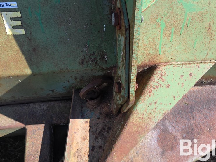 john-deere-12-image-10