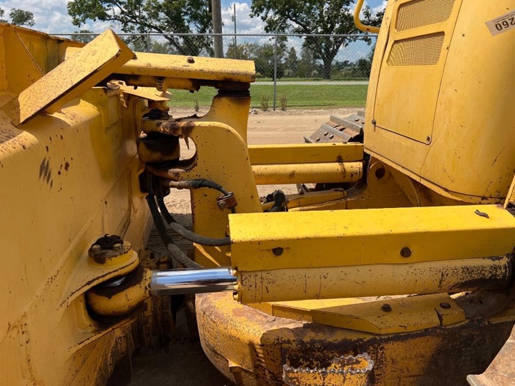 2016-komatsu-d61pxi-23-image-10