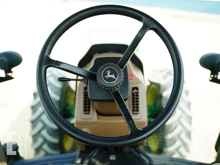 2009-john-deere-8330-image-38