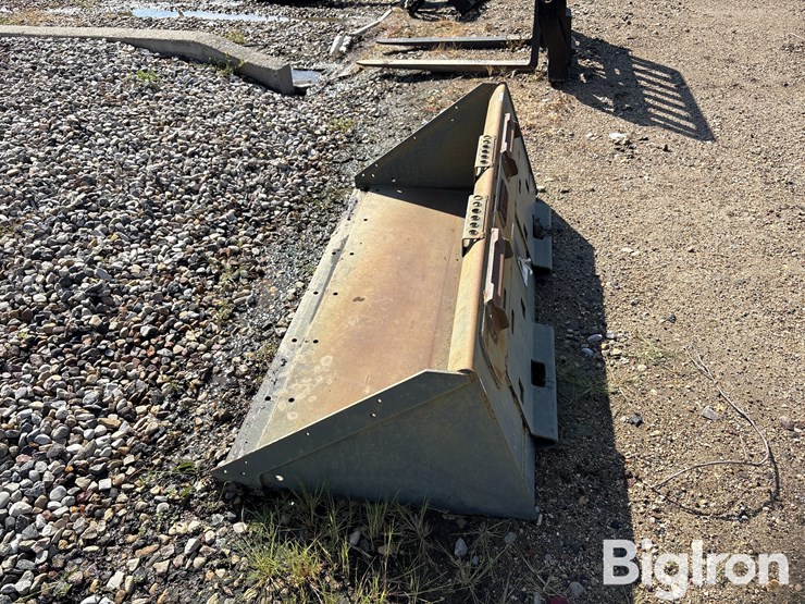 bobcat-68”-heavy-duty-skid-steer-bucket-image-8