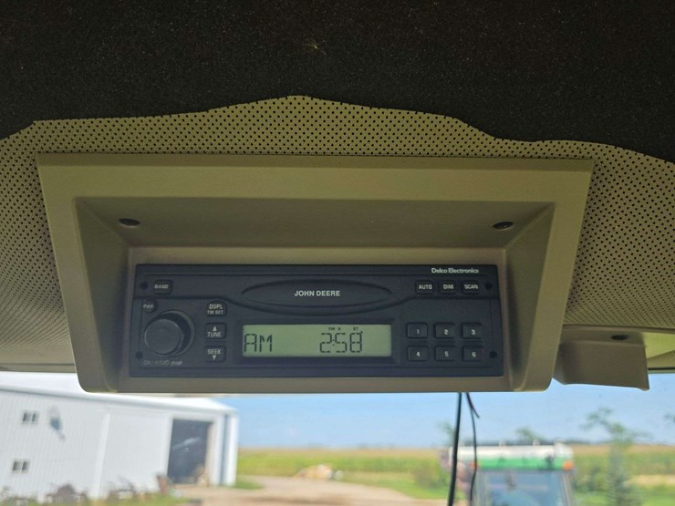 2000-john-deere-9400t-image-66
