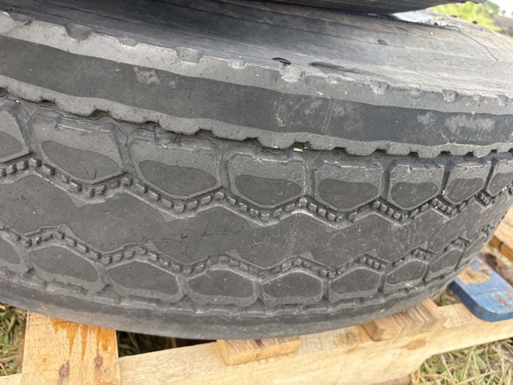 (4)-11r22.5-truck-tires-on-rim-clamp-rims,-used,-buying-all-for-one-money-image-7