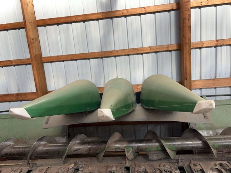 john-deere-12r22”-40-series-cornhead,-gvl-poly-snouts,-cob-saver,-powershafts-image-4