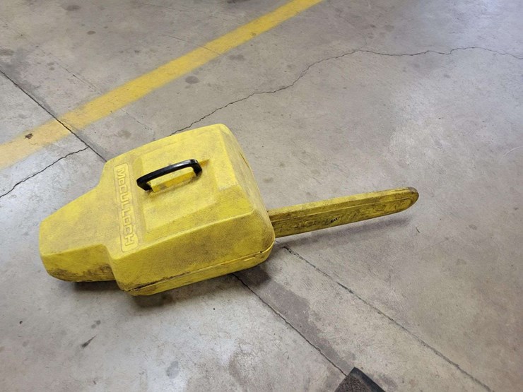 mcculloch-chain-saw-and-case,-runs-and-cuts-well-per-seller-image-2