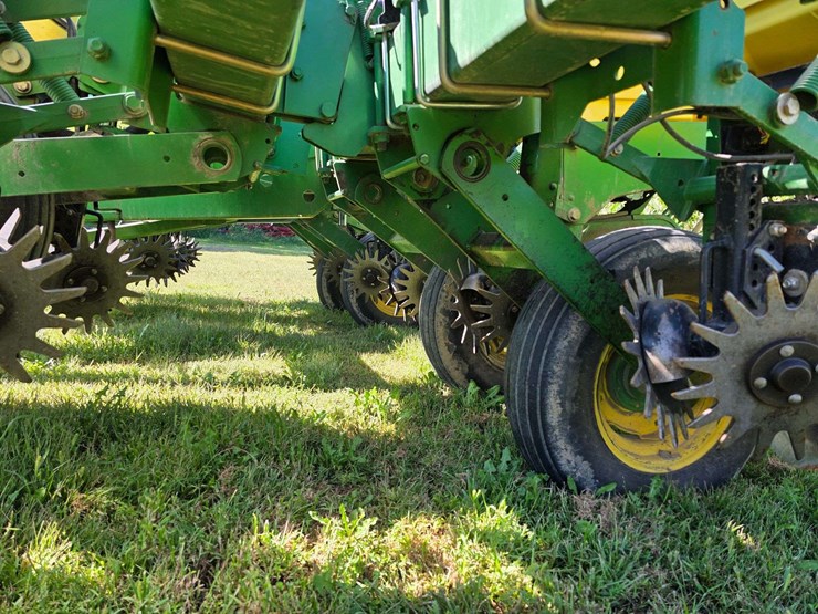 john-deere-7200-image-17