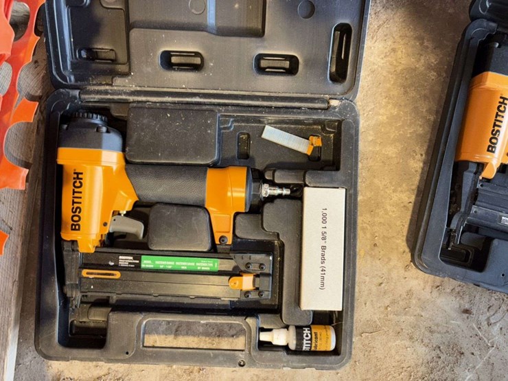 (2)-bostitch-air-staplers,-drywall-items,-buying-all-for-one-money-image-3