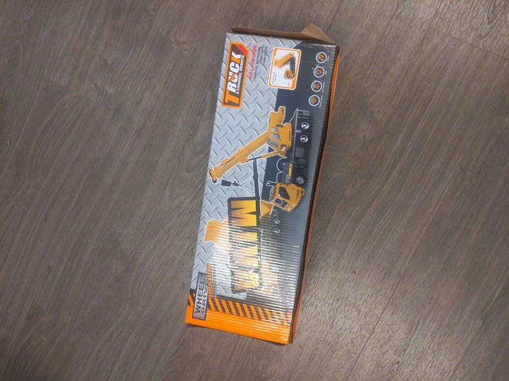 unused-remote-controlled-crane-image-3
