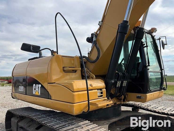 2011-caterpillar-320d-image-14
