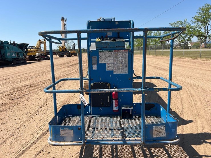 2005-genie-z-34/22-electric-telescopic-manlift-image-3