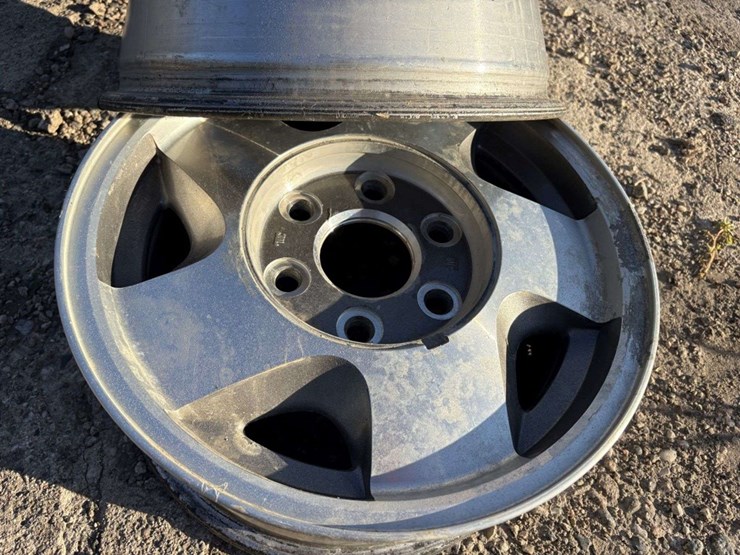 (4)-chevy-6-bolt-alloy-rims,-7x16”-image-3