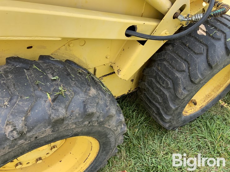 new-holland-l325-image-15