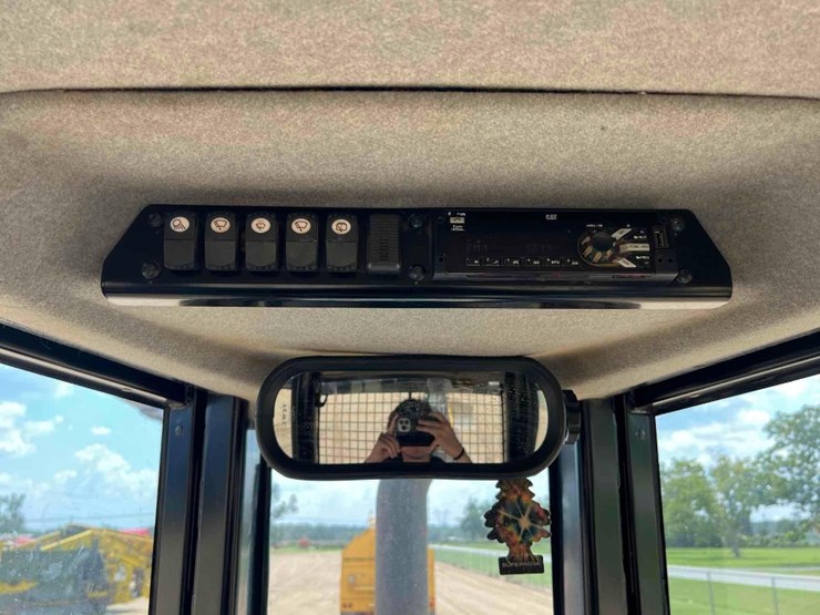 2019-caterpillar-d6n-lgp-image-37