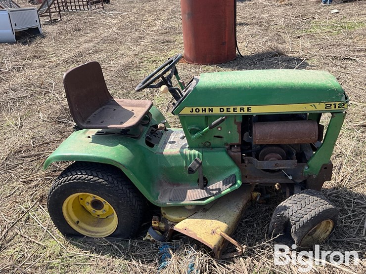 john-deere-212-image-4