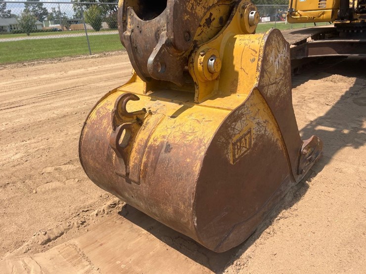 2015-caterpillar-323fl-image-10