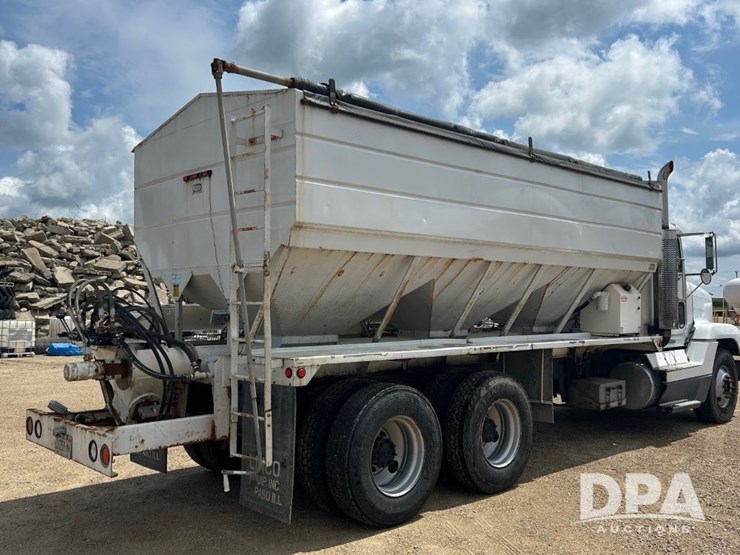 2000-freightliner-dry-tender-truck-(mn1096,-unit-369)-image-11