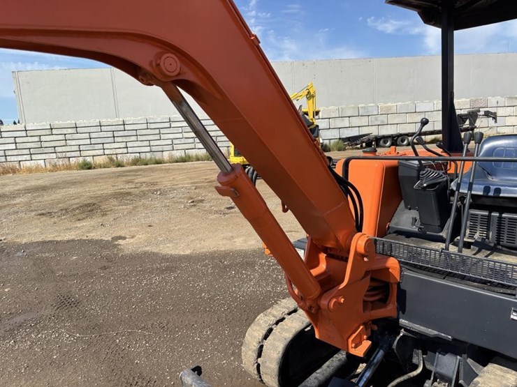 kubota-kx026-image-16