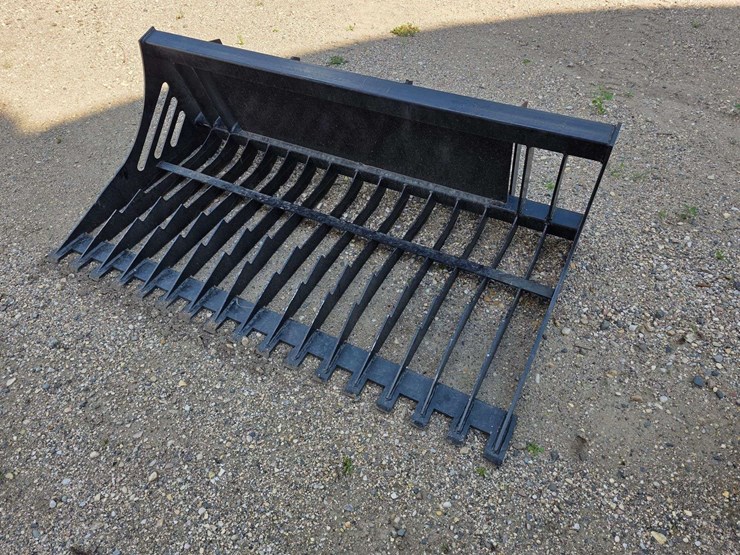 68”-rock-bucket,-universal-hookups,-4”-spacings,-3/8”-outside-steel-with-¼”-steel-teeth,-new-image-1