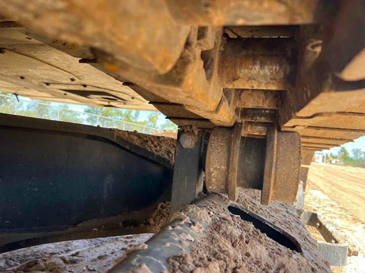 2019-caterpillar-330gc-image-30