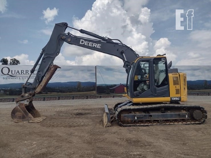 2019-deere-135g-image-1