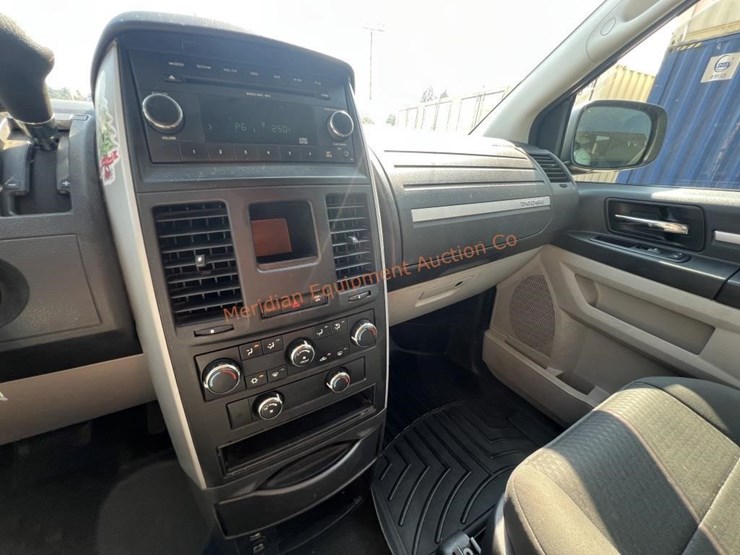 2010-dodge-grand-caravan-se-image-32