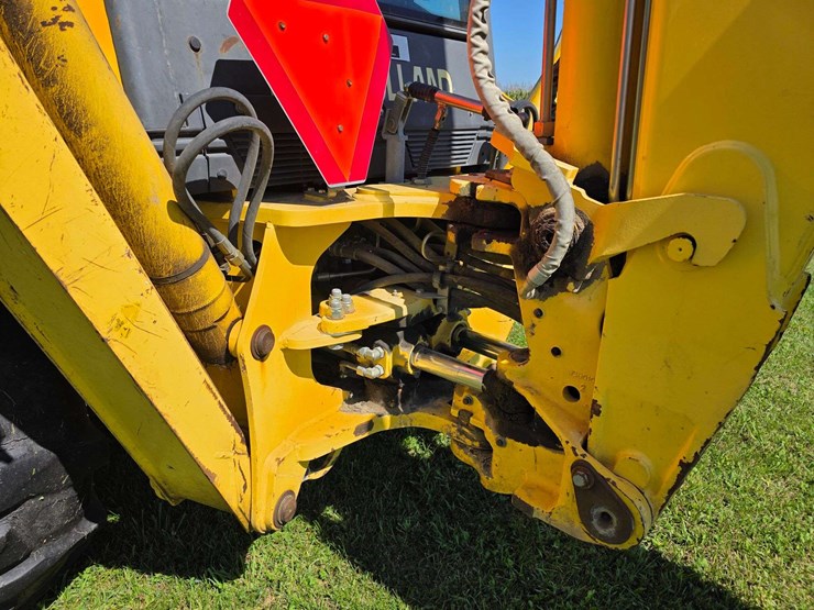 new-holland-lb75-image-10