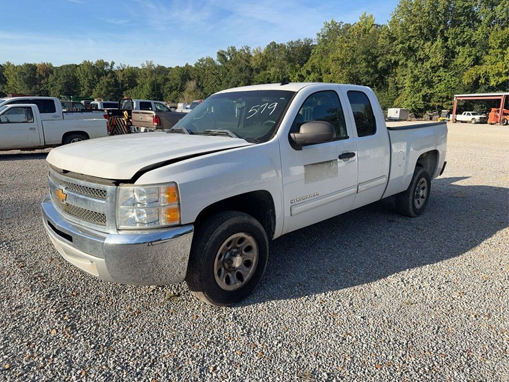 2013-chevrolet-silverado-1500-image-1